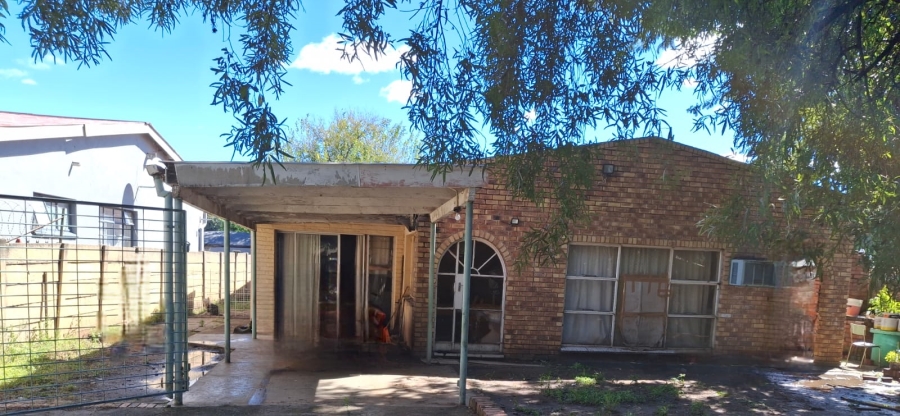 4 Bedroom Property for Sale in Oos Einde North West